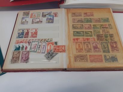 null Deux albums de timbres de Frances ancien et moderne ( un vert et un rouge joint...