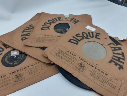 null Lot de Quatre disques vinyle Pathé joint trois plus petits 