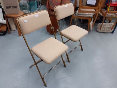 null Paire de chaises pliables en métal doré 
82 x 38 x 33 cm 