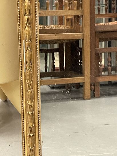 null Miroir en bois et stuc doré
63 x 48 cm