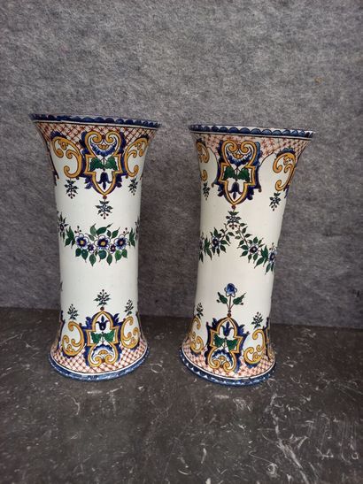 null GIEN paire de vases cornet en faiience 
H : 29 cm