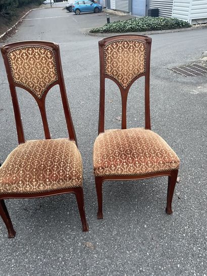 null Deux chaises Art Nouveau joint une autre chaise en bois laqué vert
H : 96 L...