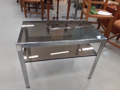 null Petite Table basse en verre fumé et métal chromé
H : 56 cm L : 49 cm l : 29...