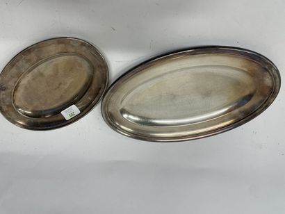 null Christofle deux plats ovales en métal argenté
L : 33 et 25 cm