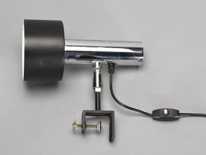 null TRAVAIL 1960
Lampe-pince à une rotule à un réflecteur métallique laqué noir.
H:...