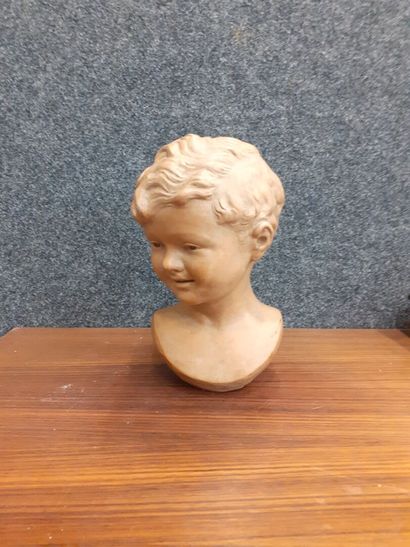 null BORI, buste d'enfant en terre cuite 
Signé 
H : 24 cm 