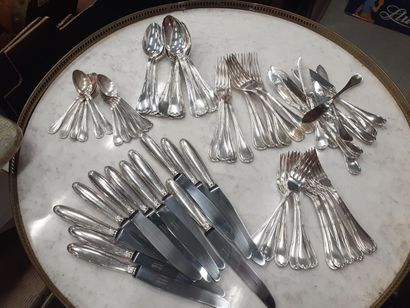 null Christofle ménagère en métal argenté modele filet elle comprend: 10 fourchettes,...