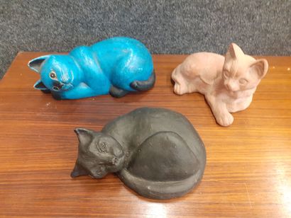 null Lot de chats dont deux en terre cuite
Chat bleu : 10 x 24 cm 