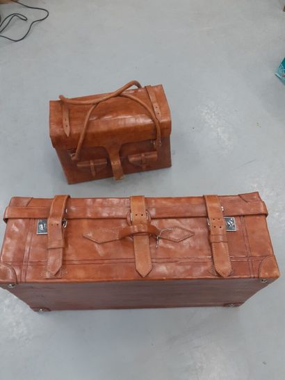 null Ensemble de bagages en cuir comprenant une valise, un sac 
Madagascar
39 x 75...