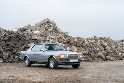 1984 - Mercedes 230 CE 
 
Titre de circulation...