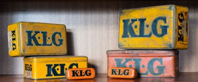 KLG
Set of six metal boxes of three different...