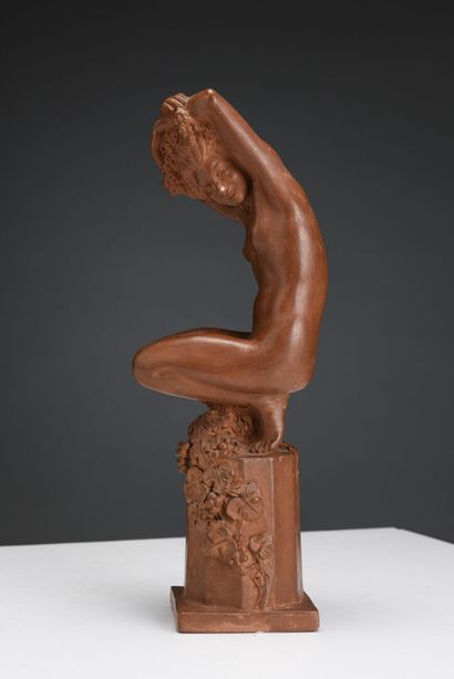 null Raymonde GUERBE (1894-1995)

Naked woman with grapes 

Sculpture in patinated...