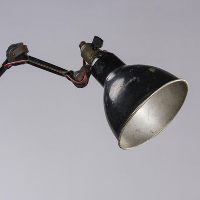 null Bernard-Albin GRAS (1886-1943)

Lampe agrafe variante du modèle 201 à structure...