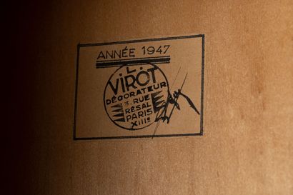 null Lucien VIROT (1909-2003)
Décorateur à Paris

Armoire de forme quadrangulaire...