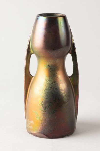 null JÉRÔME MASSIER FILS (1850-1916) (JEAN-BAPTISTE MASSIER, DIT) 

Vase slightly...