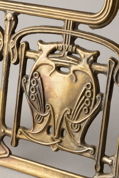 null HECTOR GUIMARD (1867-1942), AFTER
Metropolitain 

Solid brass picture frame...