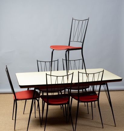 null Dans l'esprit de Colette GUEDEN (1905-2000)
Suite de six chaises en métal laqué...