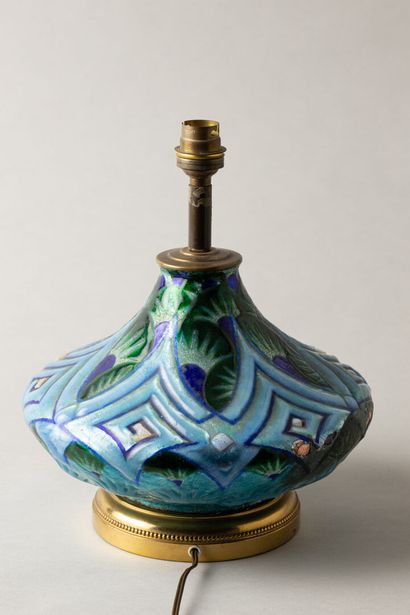 null Camille FAURÉ (1874-1956)

Table lamp with a top-shaped body in enamelled copper...
