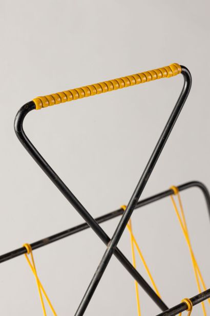 null WORK 1950
Magazine rack in black lacquered metal and yellow-orange scoubidou.

H...