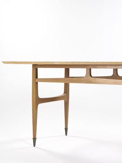 null FRENCH WORK

Dining room table with a rectangular chamfered top in blond ash...