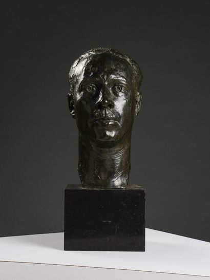 null Felix BENNETEAU-DESGROIS (1879-1963)

Buste d'homme

Bronze à patine verte reposant...