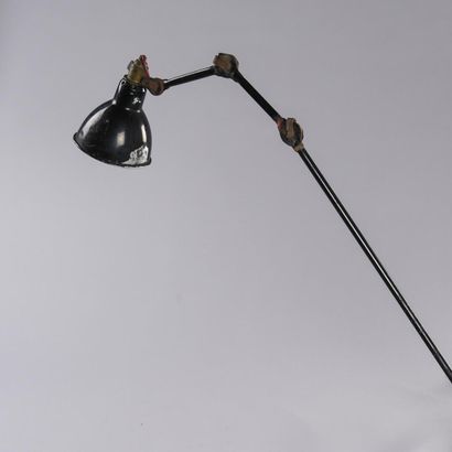null Bernard-Albin GRAS (1886-1943)

Lampe agrafe variante du modèle 201 à structure...