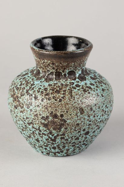 null ACCOLAY (XX th) 

Vase of pansu shape with open neck in white clay with turquoise...