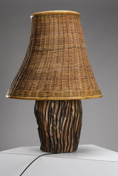null TRAVAIL D' EBENISTE

Très grande lampe de table représentant un Hibou sculptée...