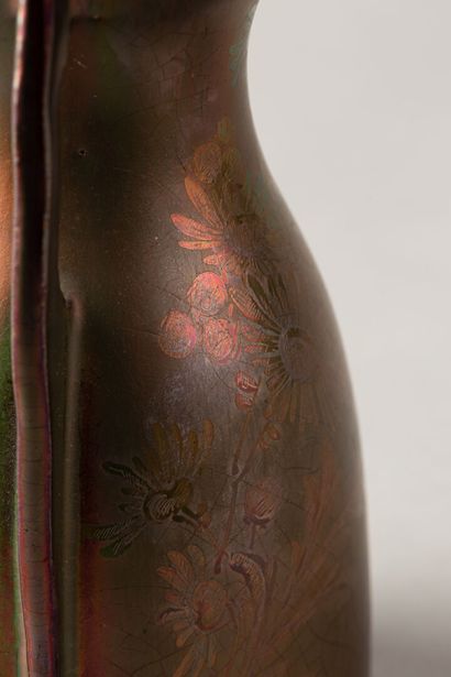 null JÉRÔME MASSIER FILS (1850-1916) (JEAN-BAPTISTE MASSIER, DIT) 

Vase légèrement...