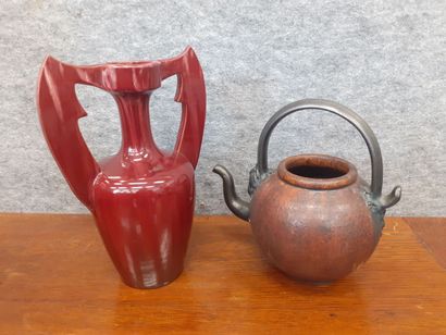 null Clèment MASSIER à Golfe Juan, vase bouteille à anses en ceramique 
H vase :...