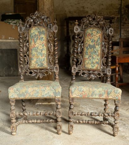 null Paire de chaises en chêne tourné de style Renaissance
H : 113 cm 