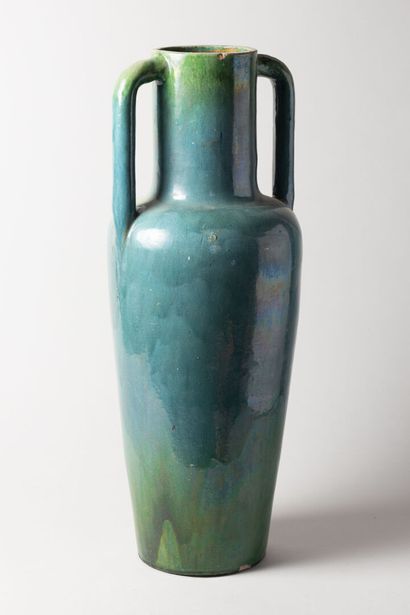 Vase en terre cuite vernissée
En forme d'amphore
H :...