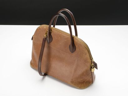 null HERMES Bolide 35, 39 cm cuir 
Courchevel Gold porté, épaule cuir grainé Camel,...