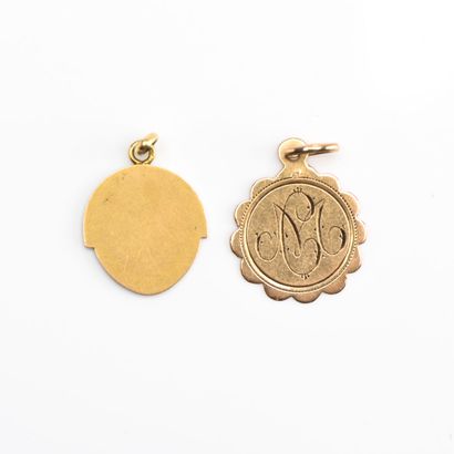 null 5 Médailles religieuses en or jaune 18 K (750) dont une médaille en or jaune...