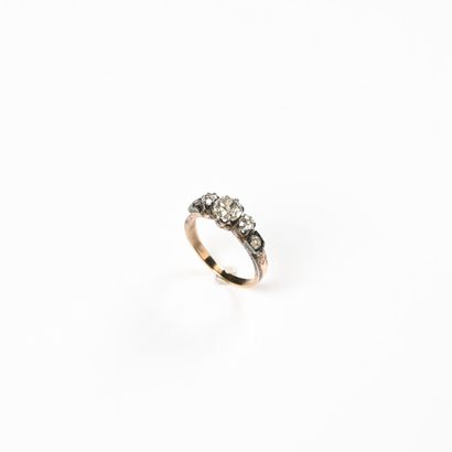 null Bague en or rose 18 K (750) et argent, suite de diamants taille ancienne, le...