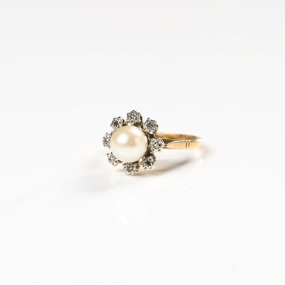 18K (750) yellow gold daisy ring, cultured...