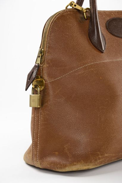 null HERMES Bolide 35, 39 cm cuir 
Courchevel Gold porté, épaule cuir grainé Camel,...