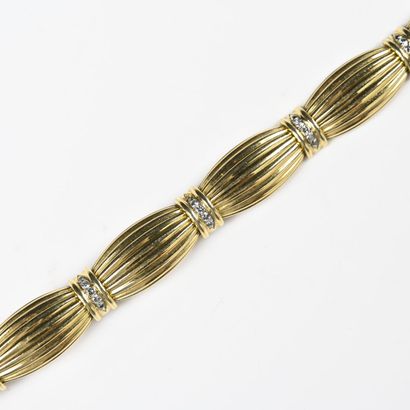 Bracelet in 18 K (750) yellow gold with six...