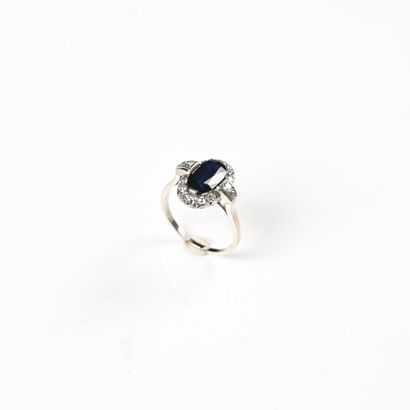 null Antique platinum ring set with an oval Australian sapphire surrounded by diamonds....