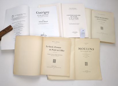 null [Allier]. Un ensemble de 5 volumes brochés :
DUNAN (Maurice). La Garde d'honneur...