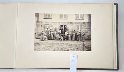 null [Moulins]. Un album in-4 oblong de 12 photographies contrecollées, la plupart...