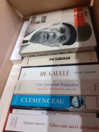 null Lot de quatre cartons de livres comprenant notamment sur les guerres mondiales,...