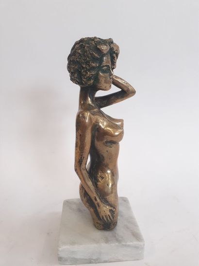 null Ecole Française XXème nu féminin en bronze
socle en marbre blanc
H : 29 cm 