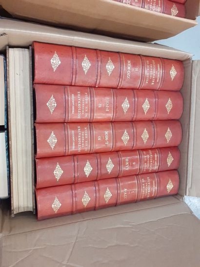 null Lot de quatre cartons de livres comprenant principalement le dictionnaire universel...