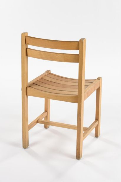 null André SORNAY (1902-2000)

Suite de six chaises en hêtre massif à assise et dossier...