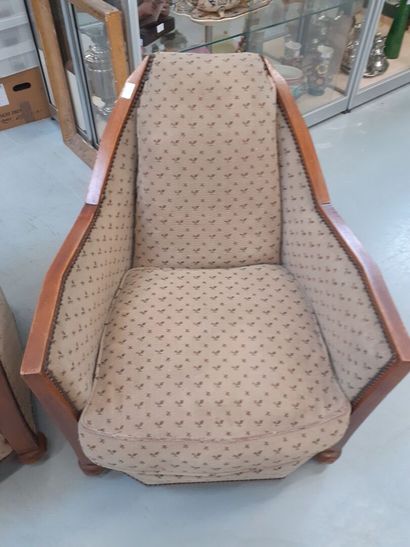 null Travail art déco 
Paire de fauteuils années 30 à motif de fleurs 
H : 74 L :...