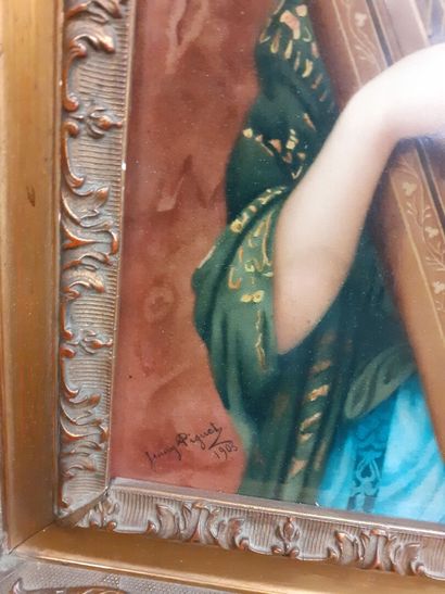null Jenny PIGUET 
Peinture sur plaque de porcelaine 
Salomé à sa harpe
Signée et...