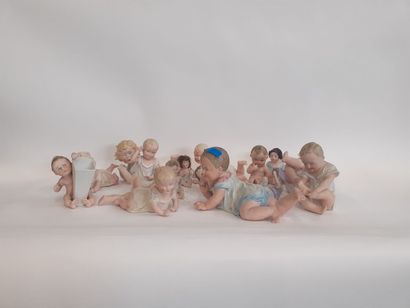 Collection de bébés en porcelaine
