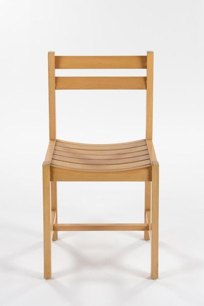 null André SORNAY (1902-2000)

Suite de huit chaises en hêtre massif à assise et...