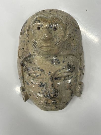 null Mexique Masque olmèque en pierre 
15 x 10 cm
